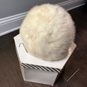 Vintage 1960’s Marché Exclusive Cream White Mink Fur Pillbox Hat